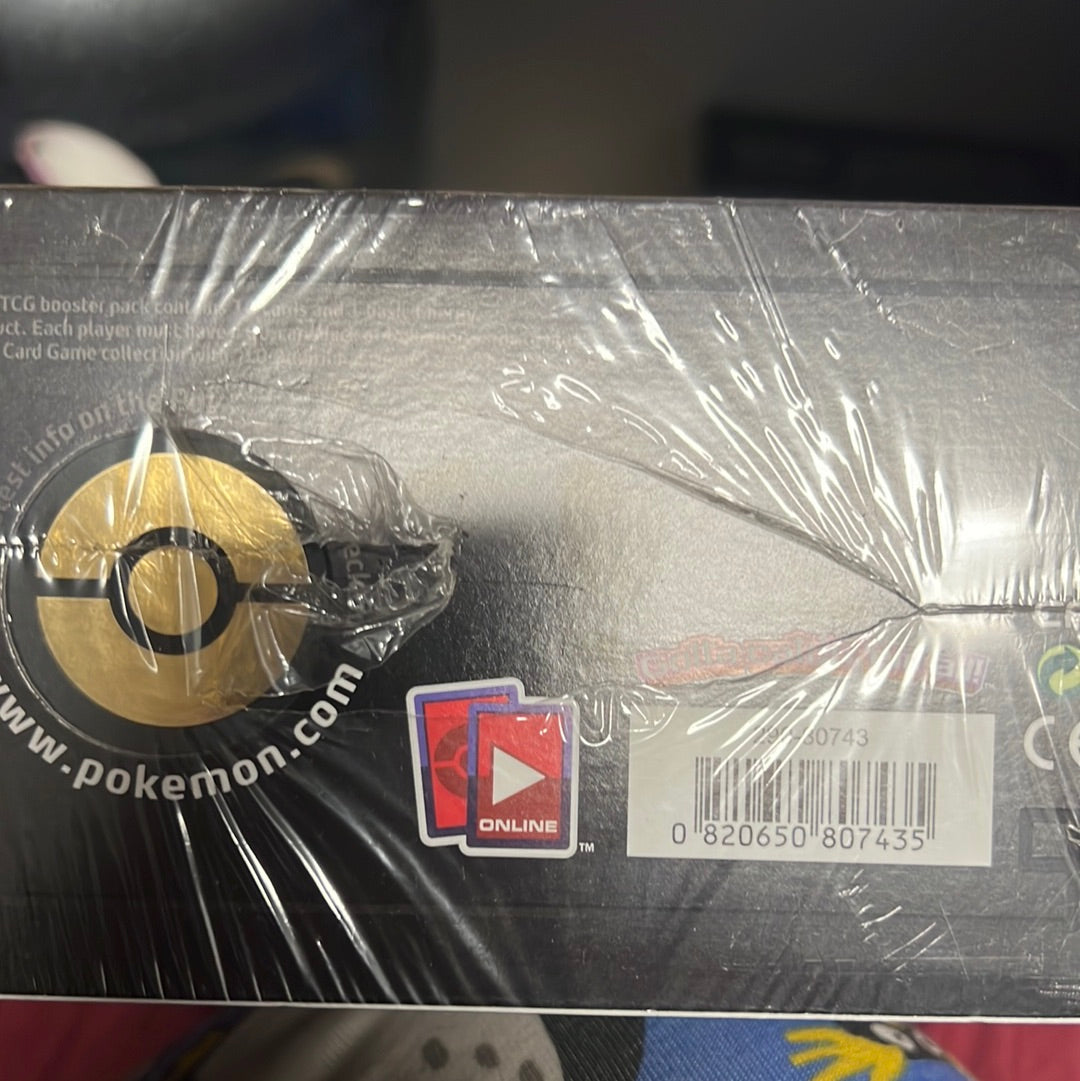 Pokemon TCG Zamazenta ETB plus