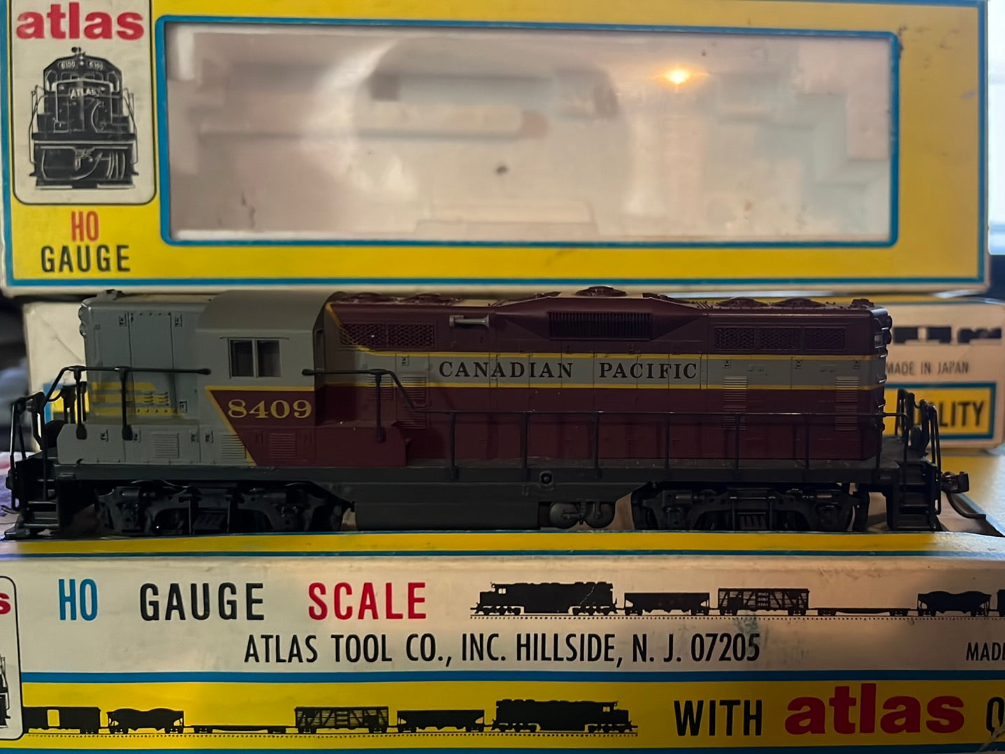 HO Scale Train Canadian Pacific GP-7