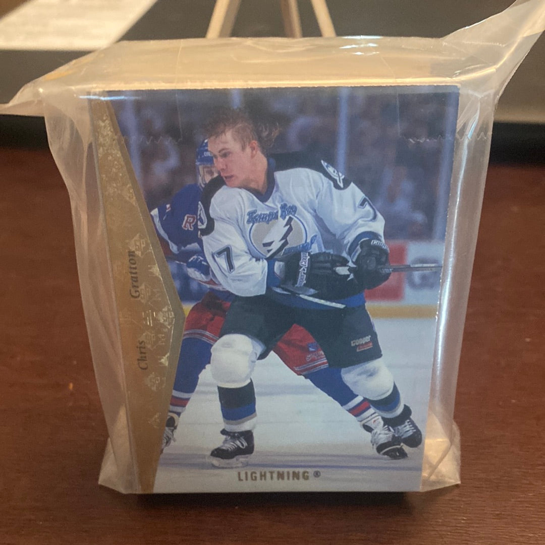 NHL bulk pack. 100 card bill lot. Trading Card