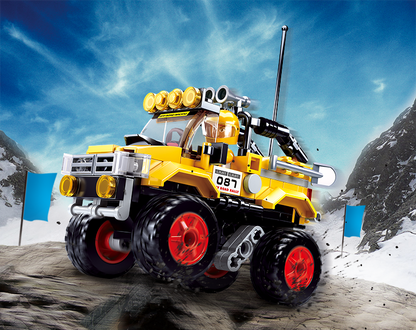 Model Bricks: Car Club Offroad Yellow Jeep Building Brick Kit (149 pcs)
